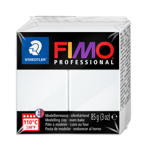 Een blok witte FIMO Professional klei van STAEDTLER in de verpakking