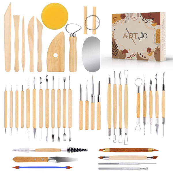 ArtJo boetseergereedschap set met diverse houten en metalen kleitools, een gele spons en de kartonnen verpakking